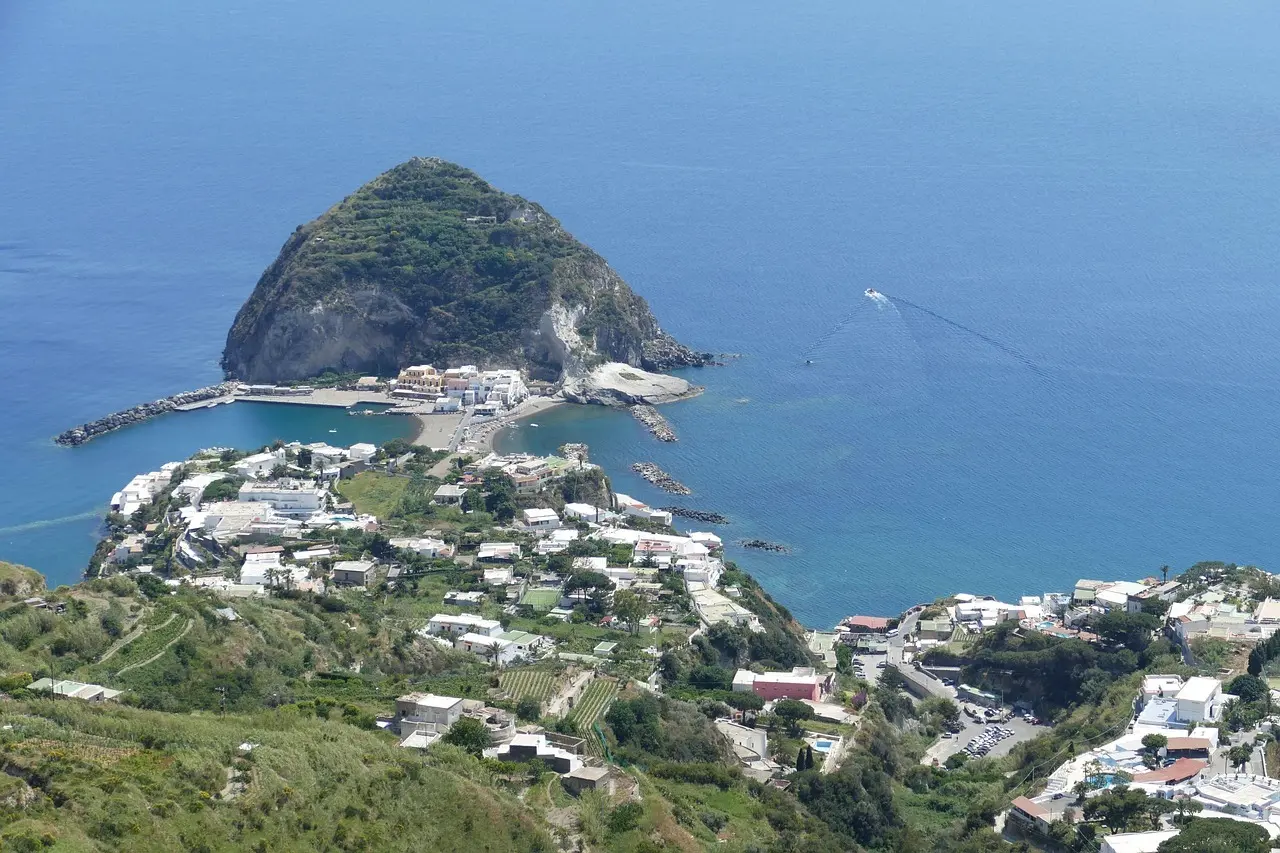 Prisguide 2025: færger til Ischia og Capri